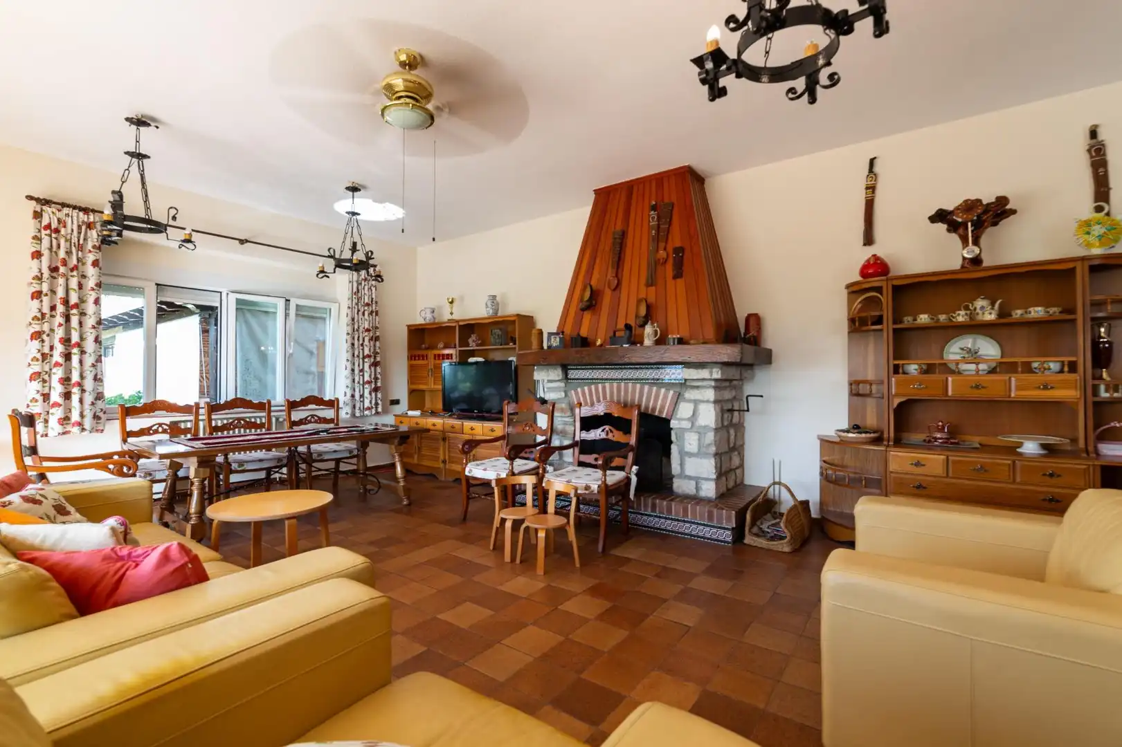 Sala d'estar de Casa o xalet en venda en Tudela de Duero amb Calefacció, Jardí privat i Terrassa