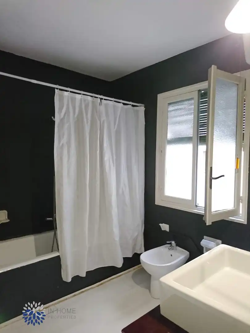 Baño de Piso de alquiler en Alicante / Alacant con Terraza y Balcón