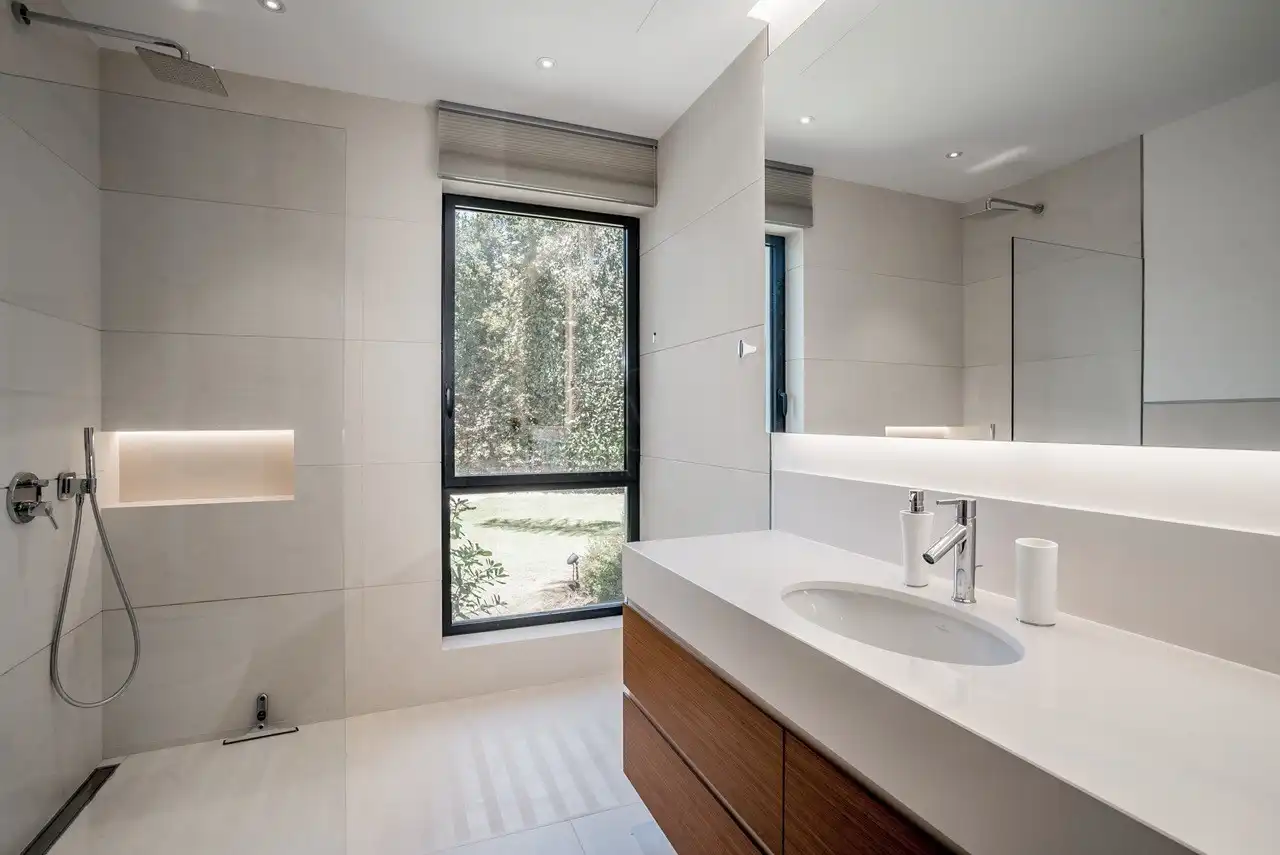 Bathroom of Houses for sale in Marbella  with Air Conditioner, Heating and Private garden