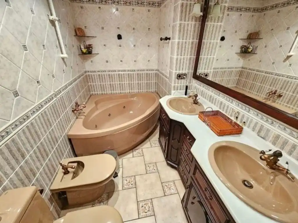 Baño de Dúplex en venta en Avilés con Calefacción, Parquet y Terraza