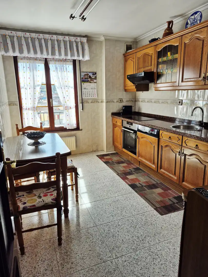 Cocina de Piso en venta en Avilés con Calefacción, Parquet y Trastero