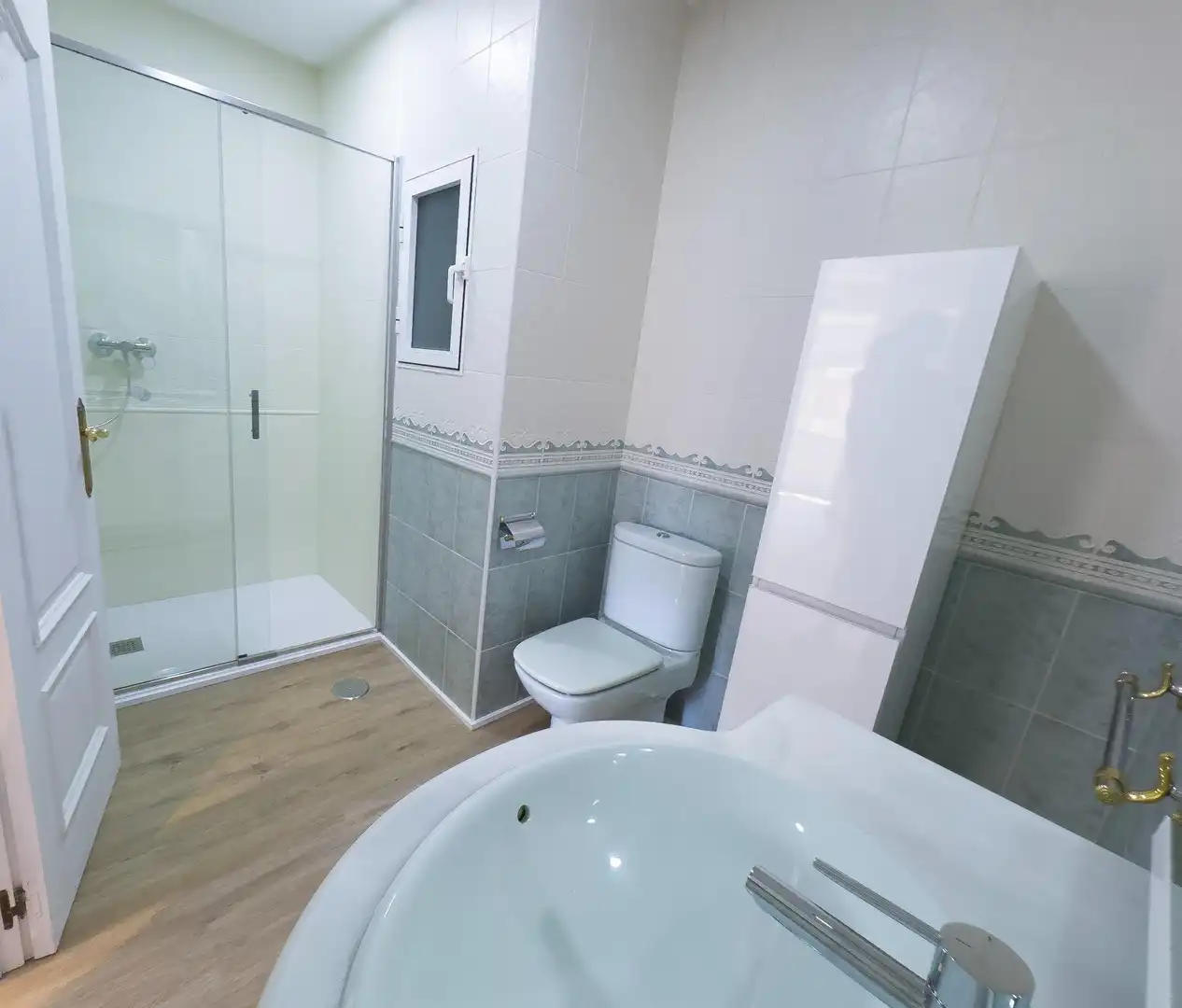 Baño de Piso de alquiler en Alicante / Alacant con Aire acondicionado y Terraza