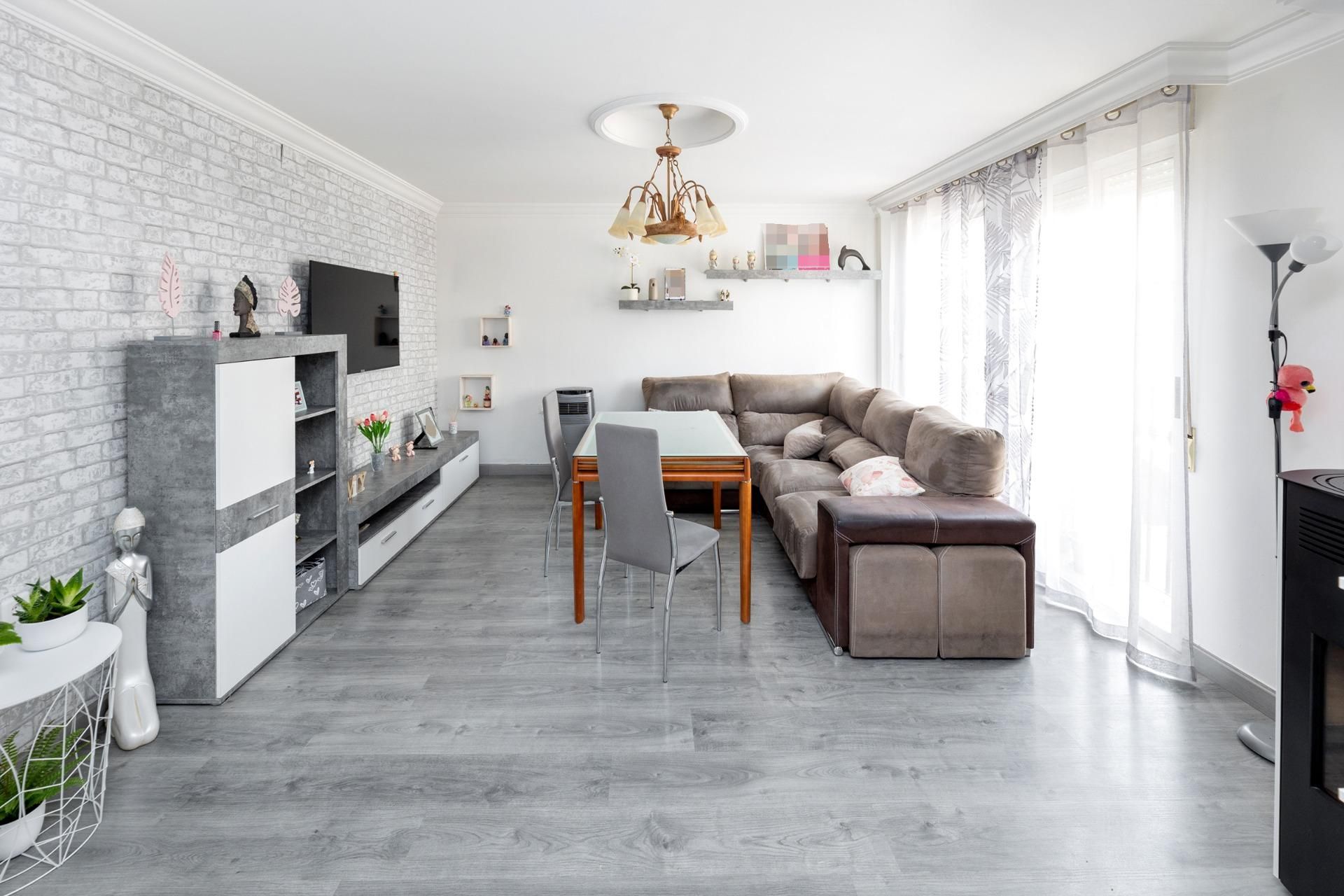 Sala d'estar de Casa adosada en venda en Las Gabias amb Calefacció, Parquet i Terrassa
