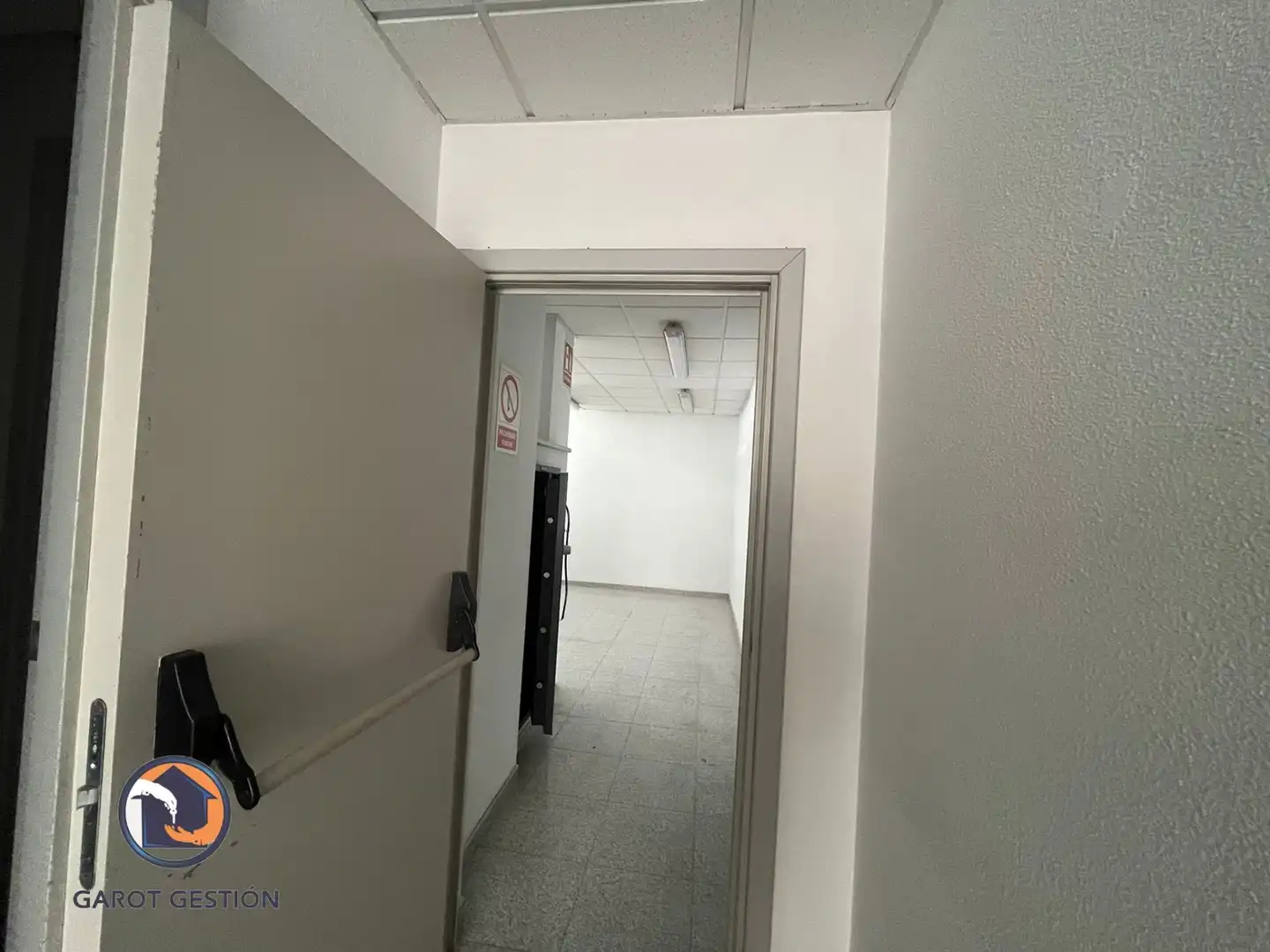Commercial properties for sale in San Fernando de Henares  with Air Conditioner and Internet