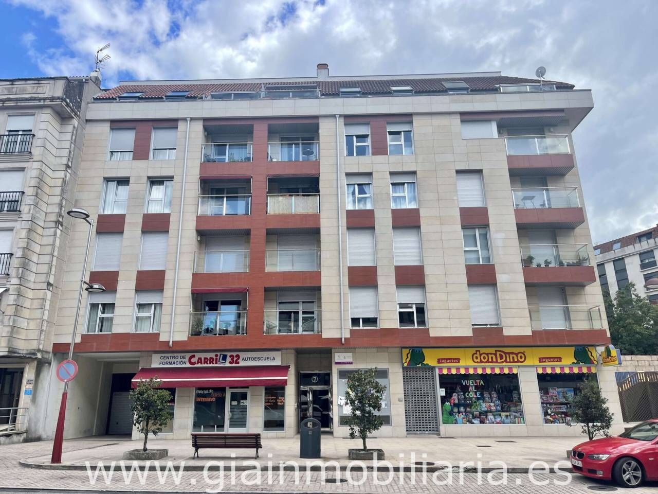Vista exterior de Oficina de lloguer en O Porriño   amb Aire condicionat i Calefacció
