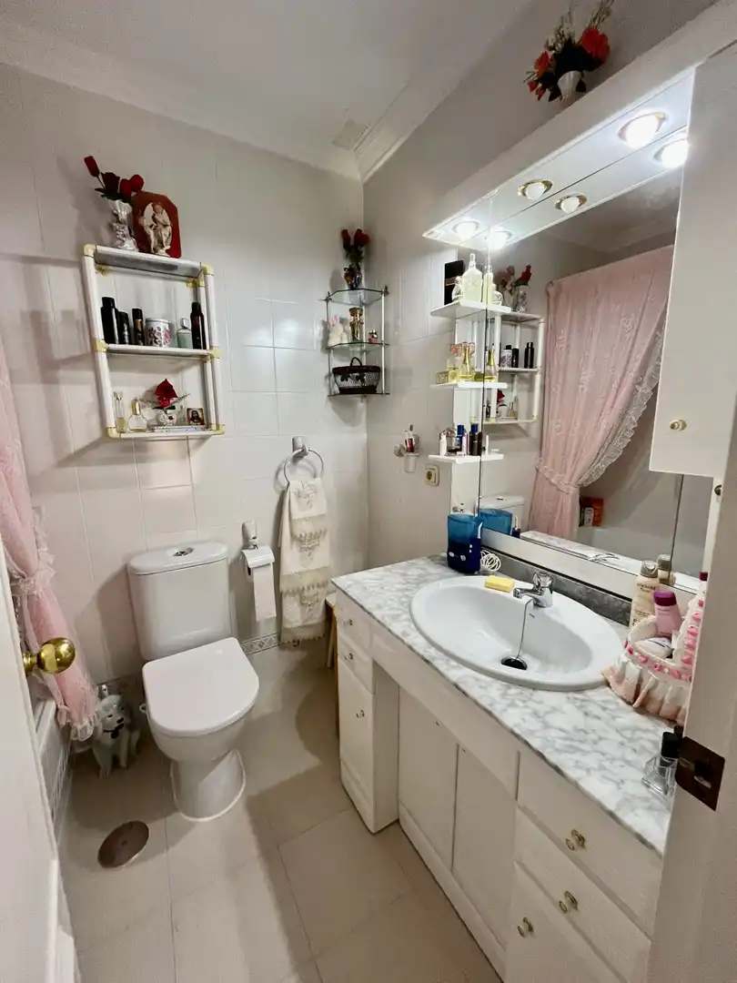 Bathroom of Houses for sale in Castilleja de la Cuesta  with Air Conditioner, Heating and Terrace