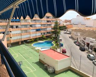 Vista exterior de Pis de lloguer en Torrevieja amb Terrassa, Moblat i Piscina comunitària