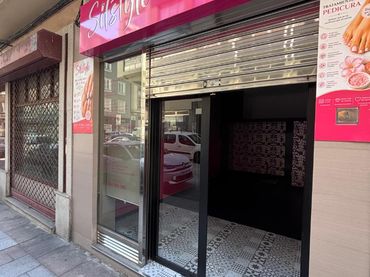 Local comercial de lloguer a Rúa Médico Durán