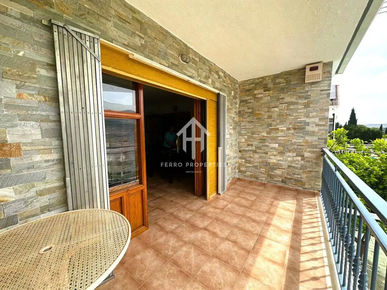 Vista exterior de Casa o xalet en venda en Loja amb Aire condicionat, Jardí privat i Terrassa