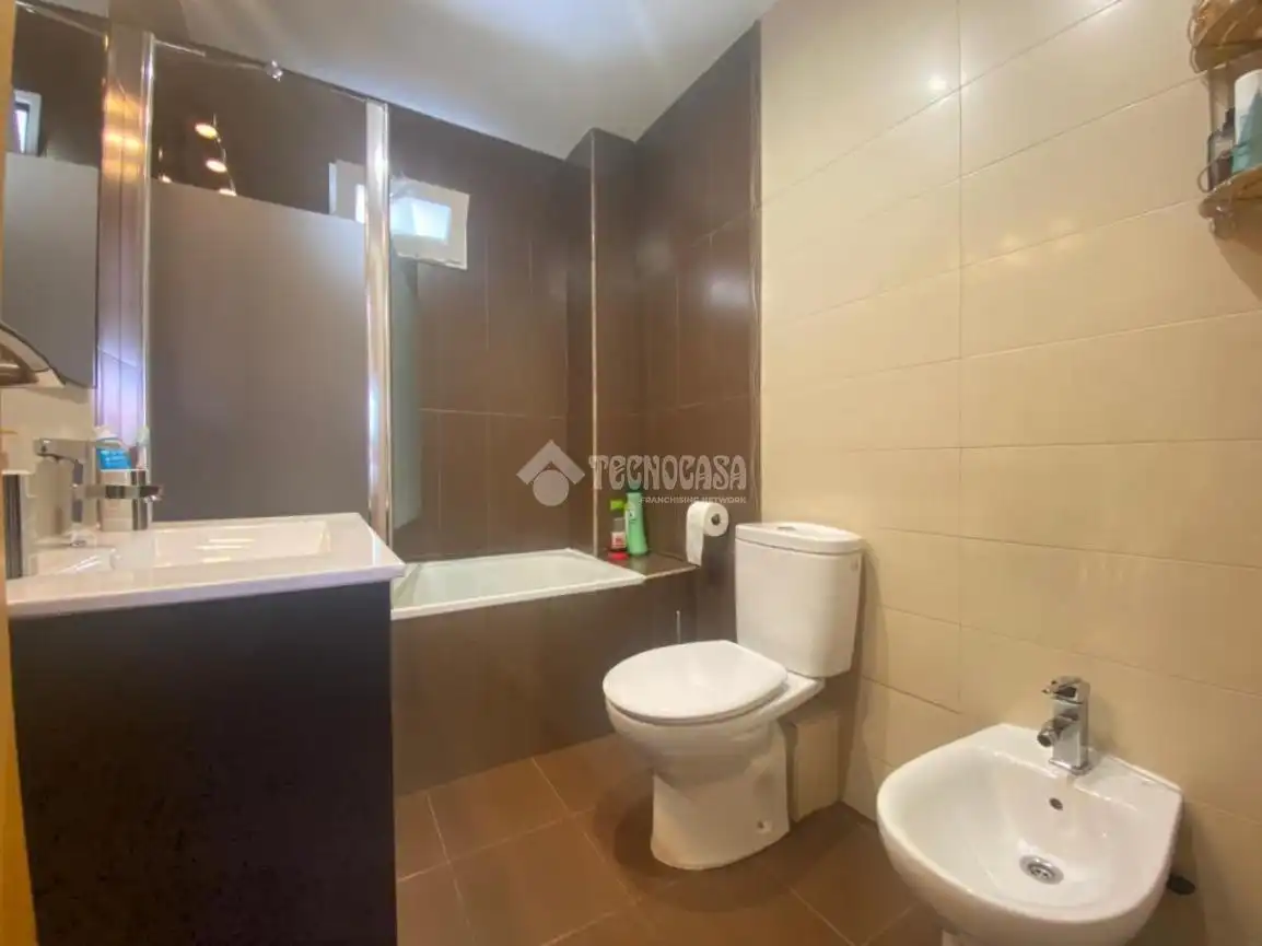 Badezimmer von Wohnung zum Verkauf in Madrid mit Heizung und Gemeinschaftspool