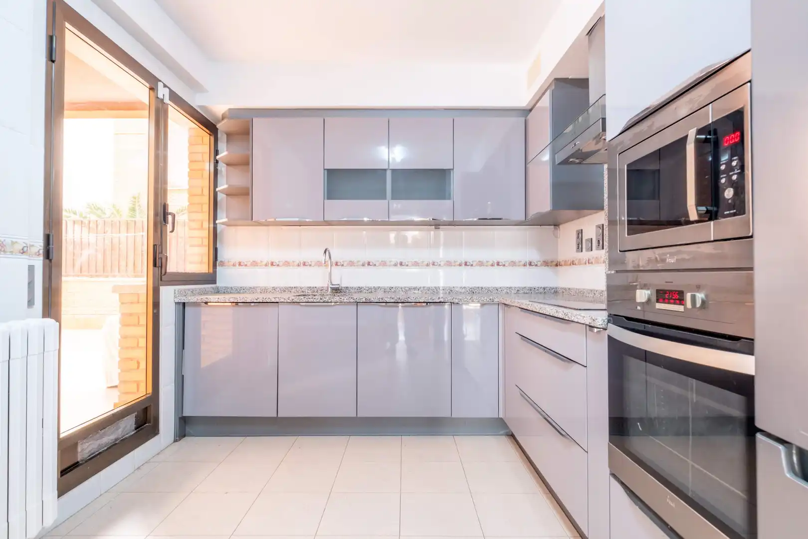 Kitchen of Flat for sale in Zaragoza  with Air Conditioner, Heating and Parquet flooring
