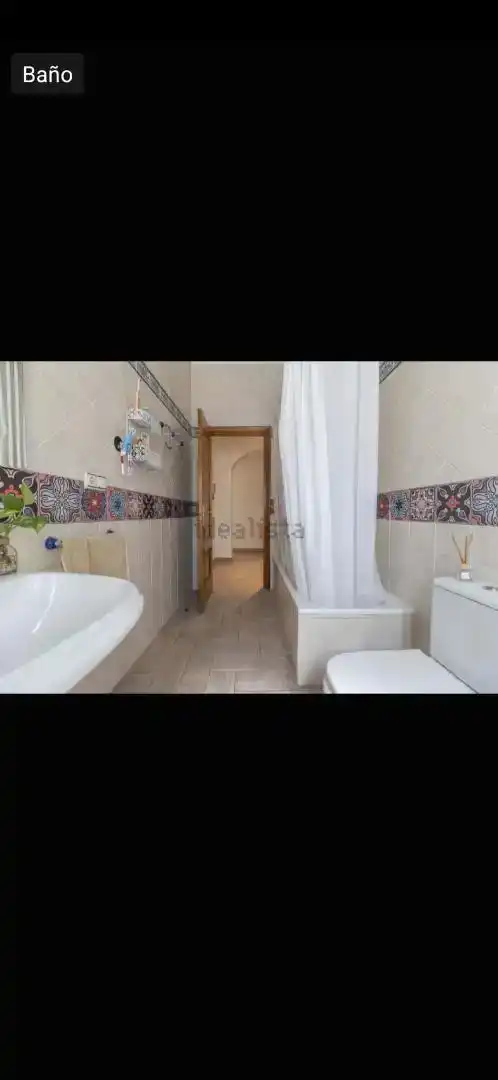 Bany de Casa o xalet en venda en Gerena amb Parquet, Traster i Moblat