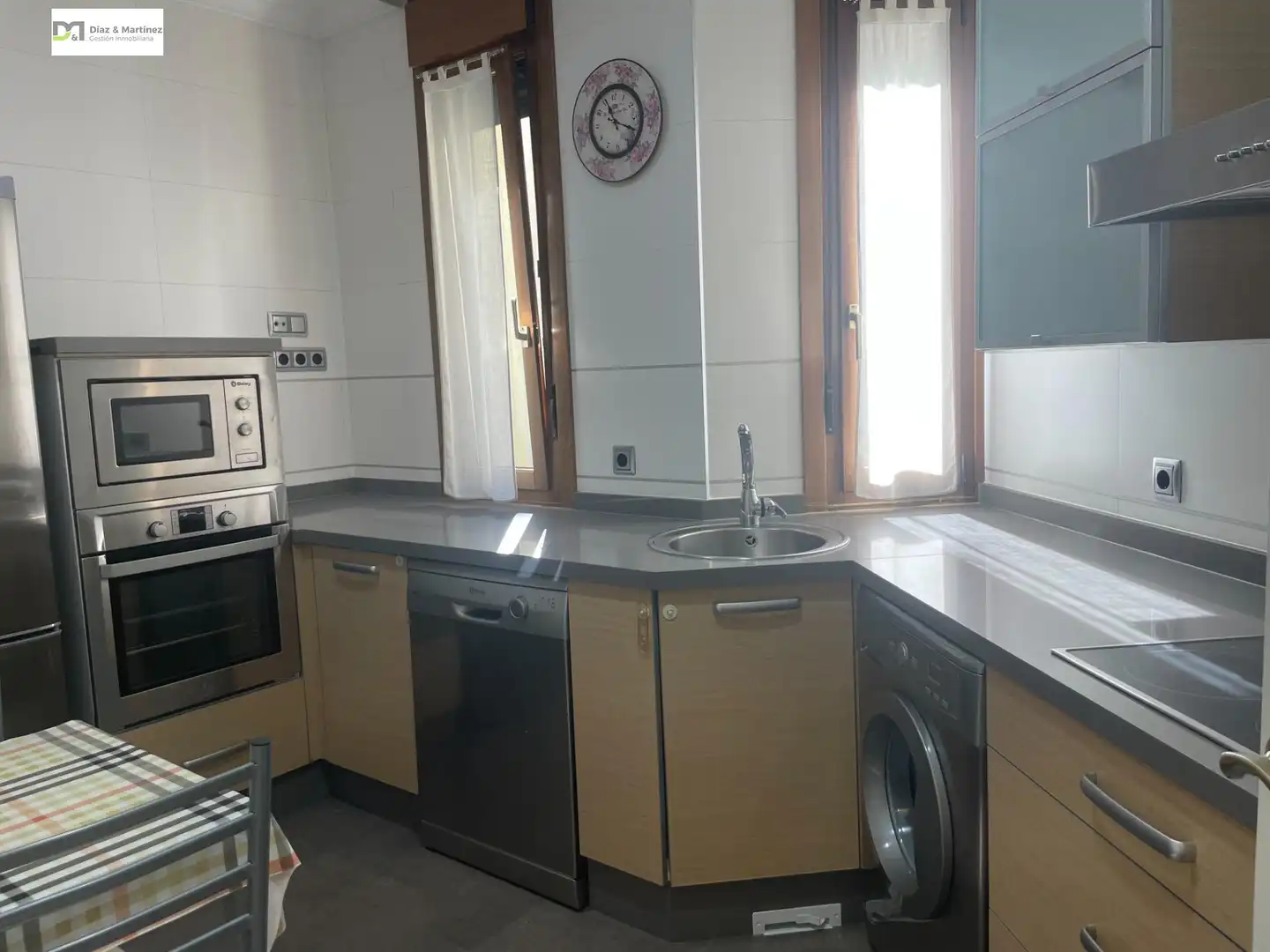 Cocina de Piso en venta en León Capital  con Calefacción, Trastero y Amueblado