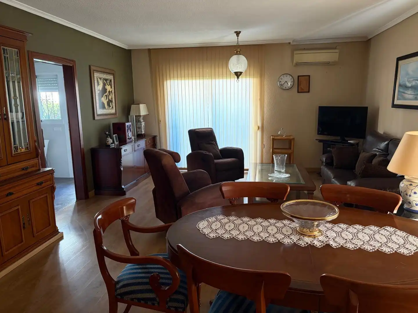 Sala d'estar de Casa o xalet en venda en Benidorm amb Aire condicionat, Calefacció i Jardí privat