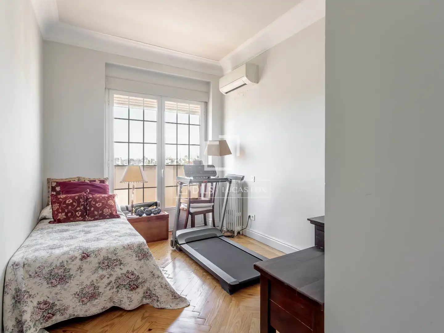 Bedroom of Attic for rent in Madrid  with Air Conditioner, Heating and Parquet flooring