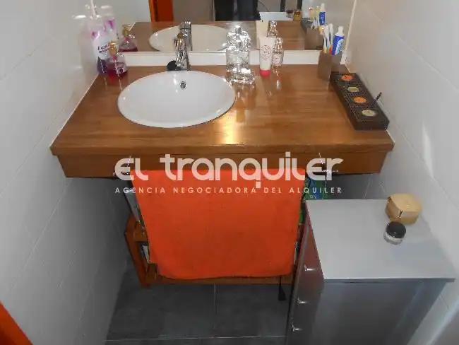 Badezimmer von Wohnung zur Miete in Madrid mit Klimaanlage, Abstellraum und Möbliert