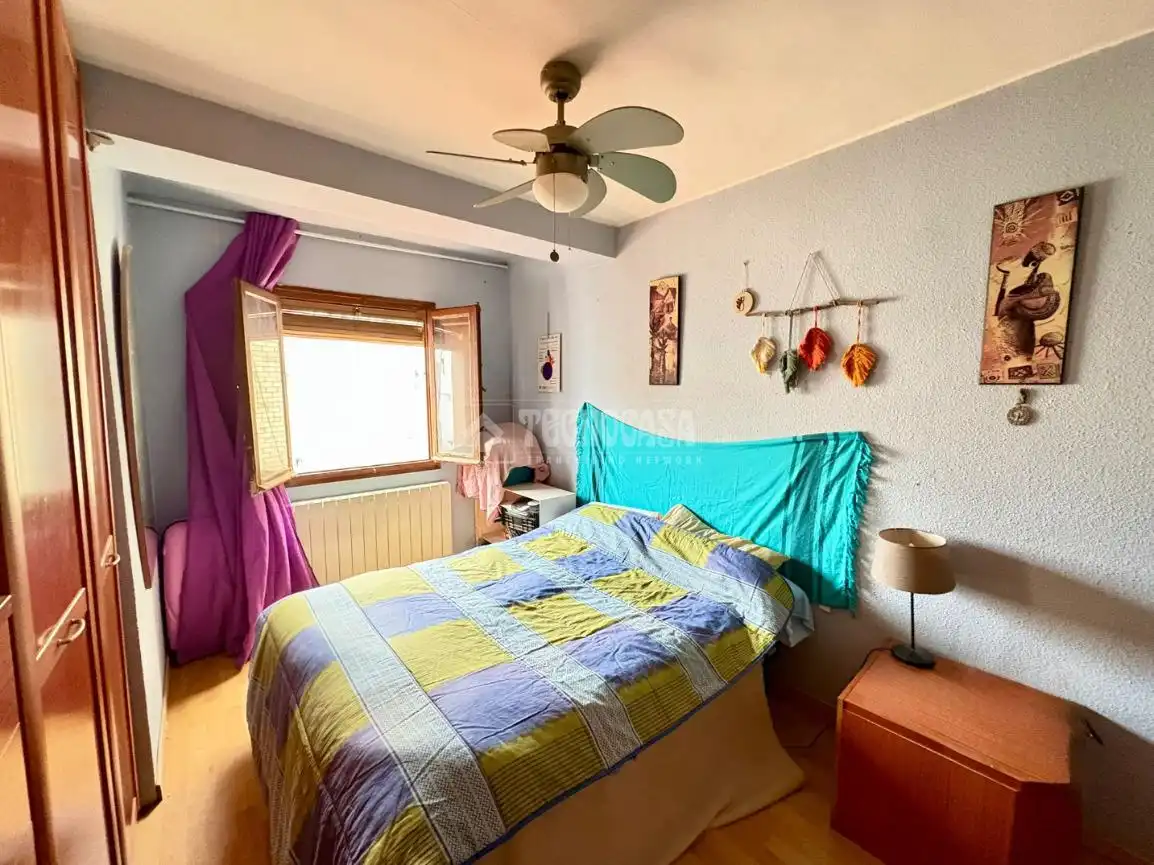 Bedroom of Flat for sale in Zaragoza  with Heating