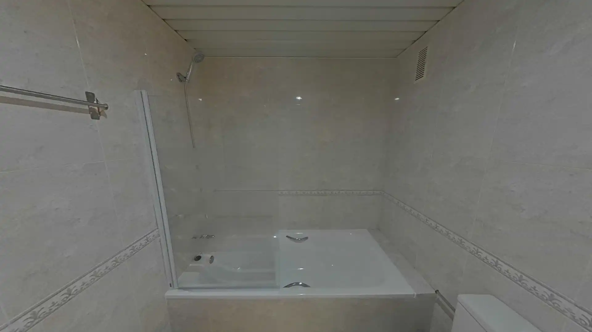Bathroom of Flat for sale in Terrassa  with Heating