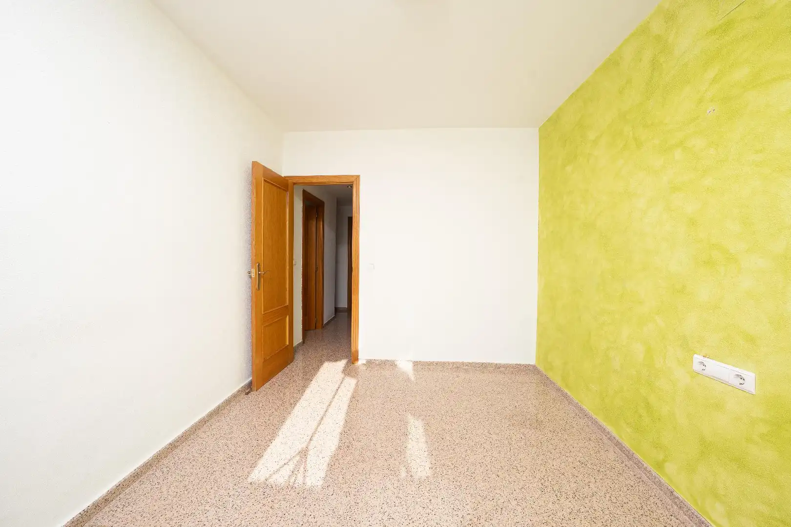 Habitación de Ático en venta en Alicante / Alacant con Calefacción, Jardín privado y Terraza