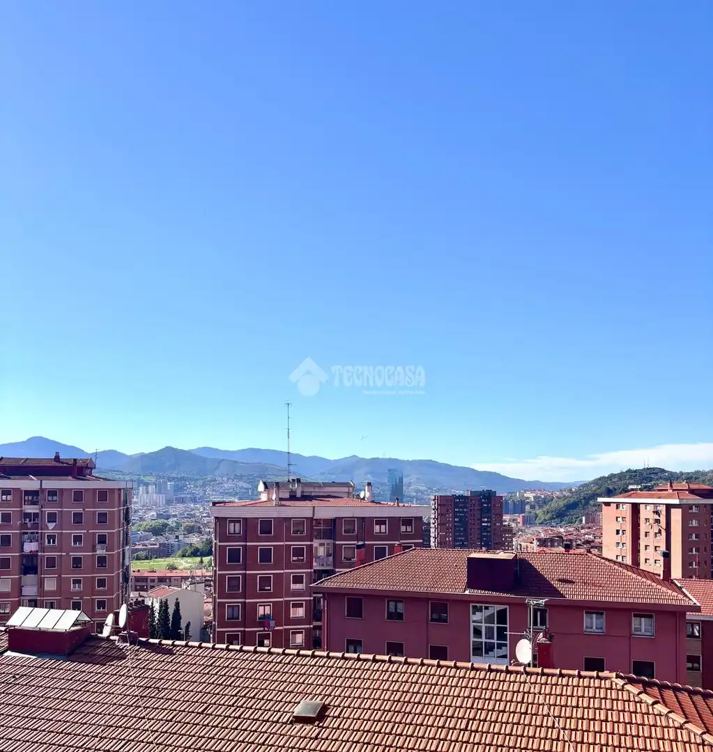 Vista exterior de Pis en venda en Ibaiondo