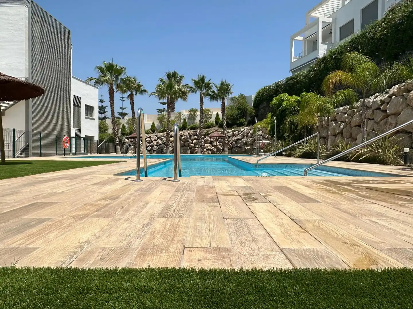 Pis amb piscina en venda a Calle Moreras de Baviera 50