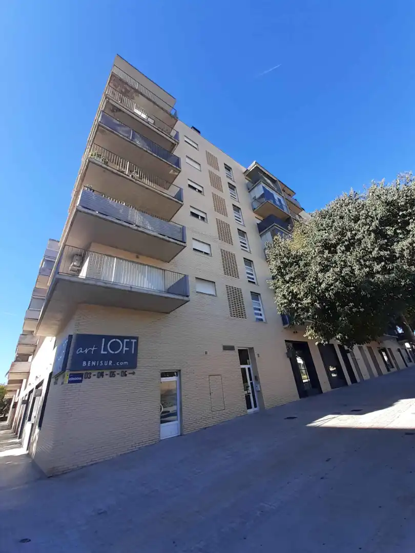 Außenansicht von Garage zum Verkauf in Valencia