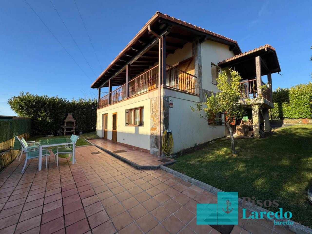 Vista exterior de Casa o xalet de lloguer en Limpias amb Calefacció, Jardí privat i Parquet