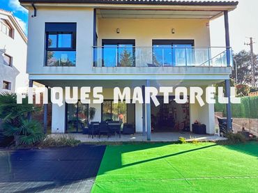 Casa con jardín en venta en Santa Coloma de Farners