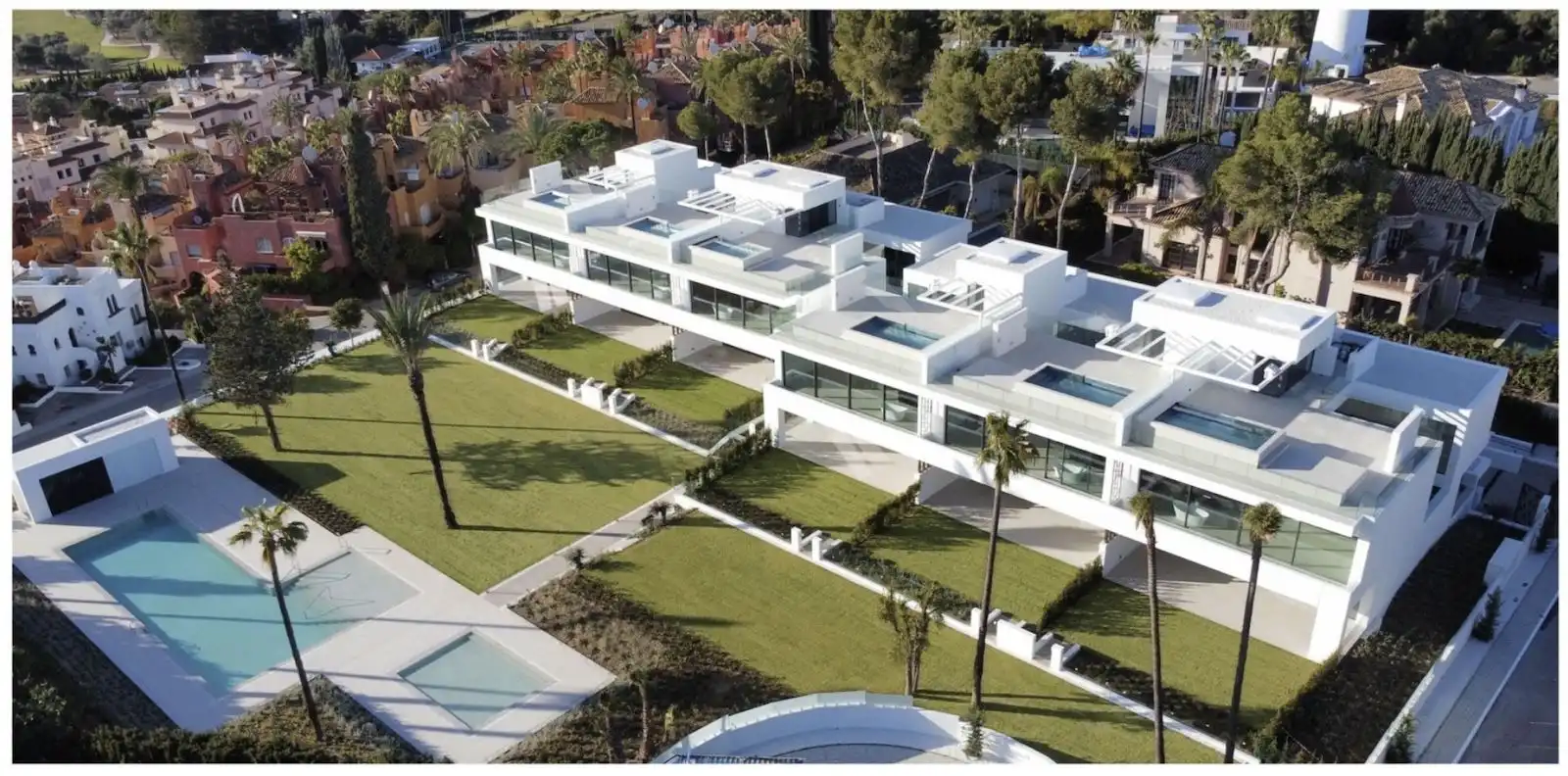 Vivienda con piscina en venta en Calle los Granados 18