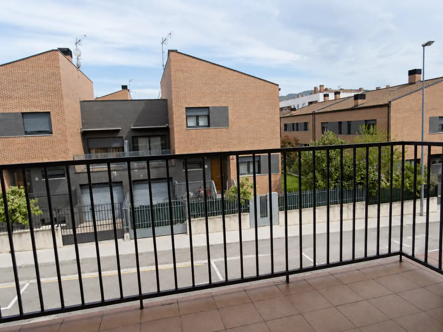 Vista exterior de Casa o xalet de lloguer en Orkoien amb Calefacció, Jardí privat i Terrassa