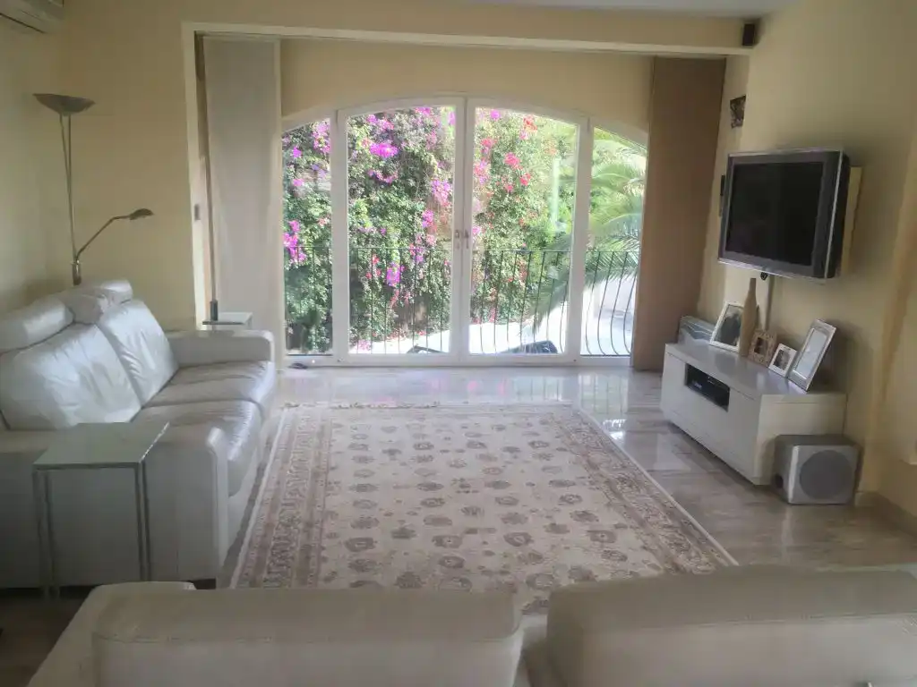 Sala d'estar de Pis en venda en El Campello amb Aire condicionat, Jardí privat i Piscina
