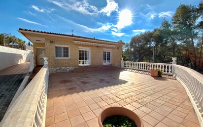 Vista exterior de Casa o xalet en venda en Rubí amb Calefacció, Jardí privat i Terrassa