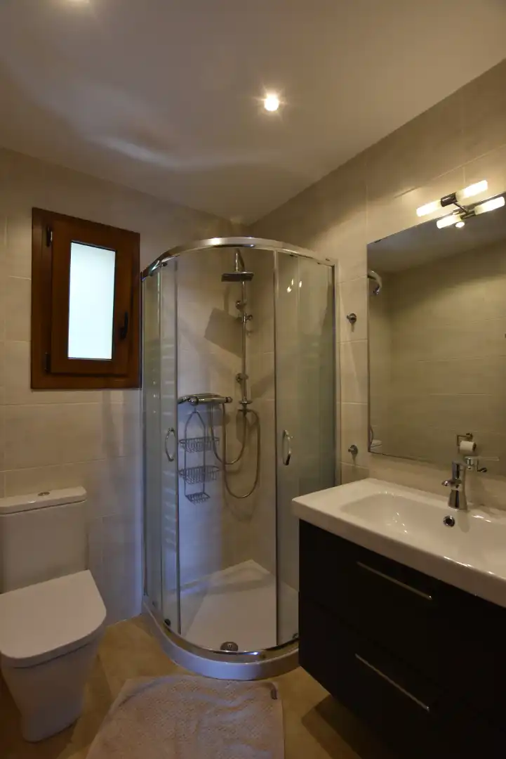 Baño de Casa o chalet en venta en Castell d'Aro, Platja d'Aro i s'Agaró con Aire acondicionado, Calefacción y Jardín privado