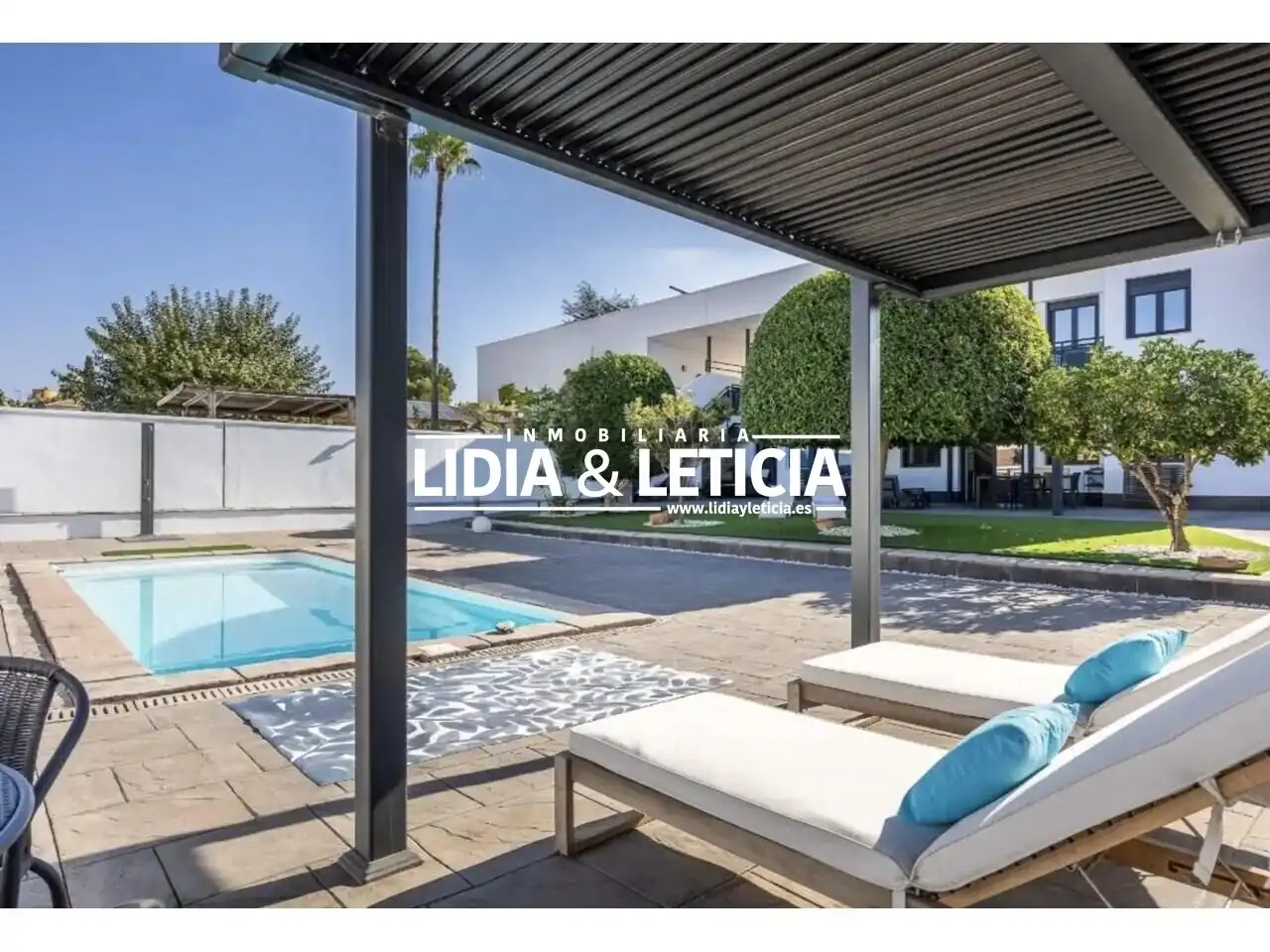 Vista exterior de Casa o xalet en venda en Alcalá de Guadaira