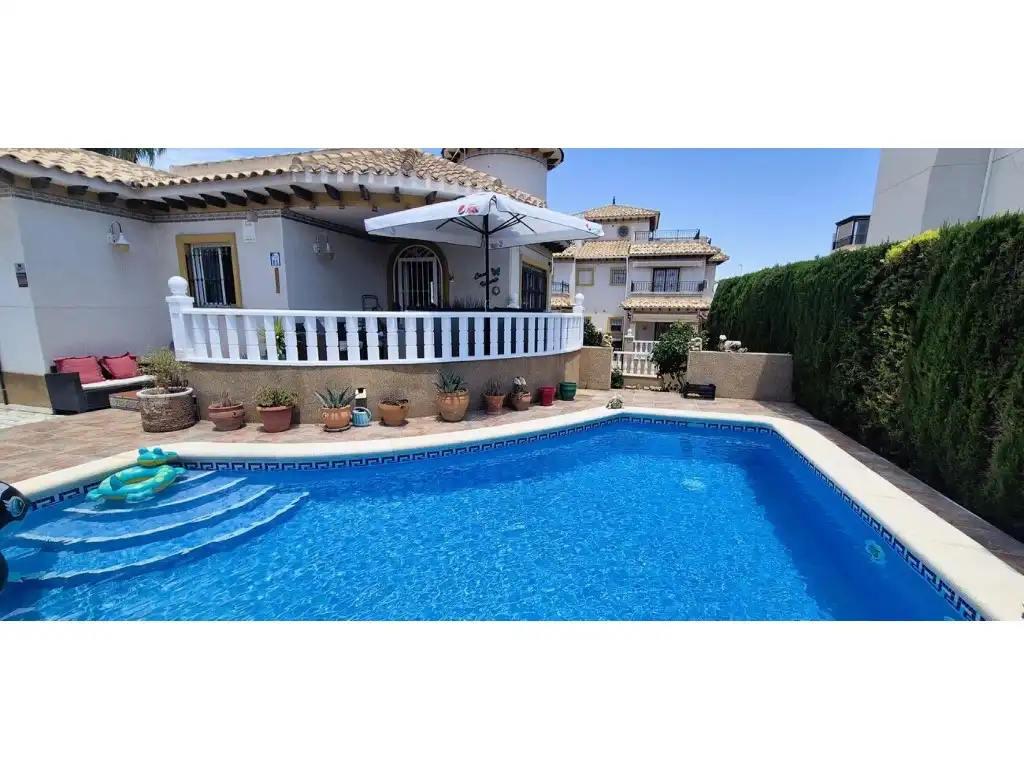 House with pool for sale in Poligono F-2 Filipinas Oeste, imagen 3
