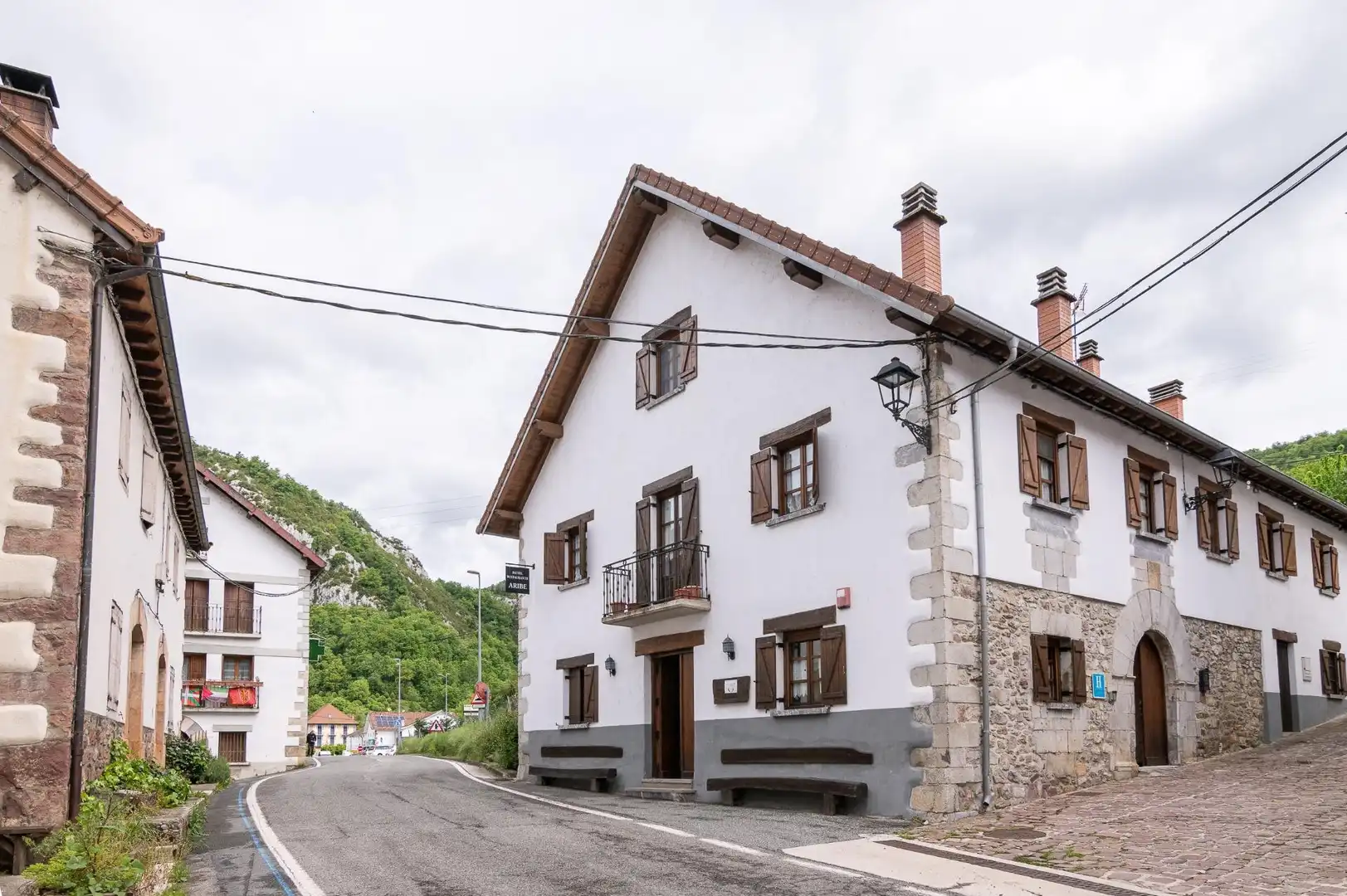 Außenansicht von Gebäude zum Verkauf in Aribe