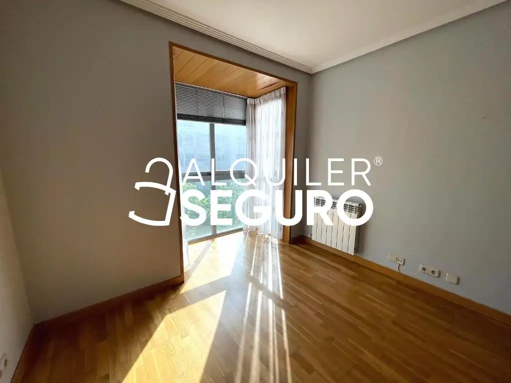 Flat for rent in de José Arcones Gil, Pueblo Nuevo