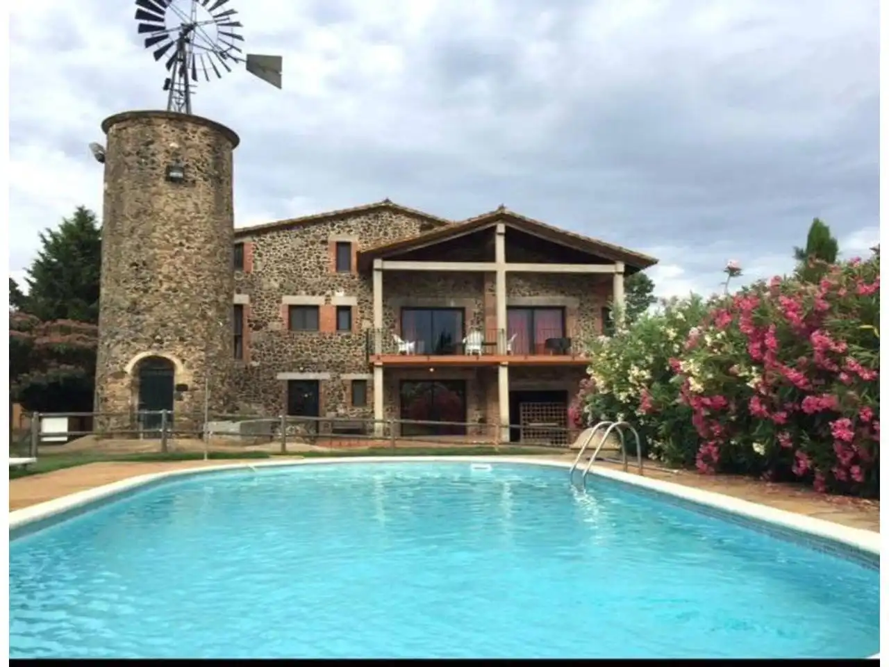 Schwimmbecken von Country house zur Miete in Aiguaviva mit Heizung, Privatgarten und Terrasse