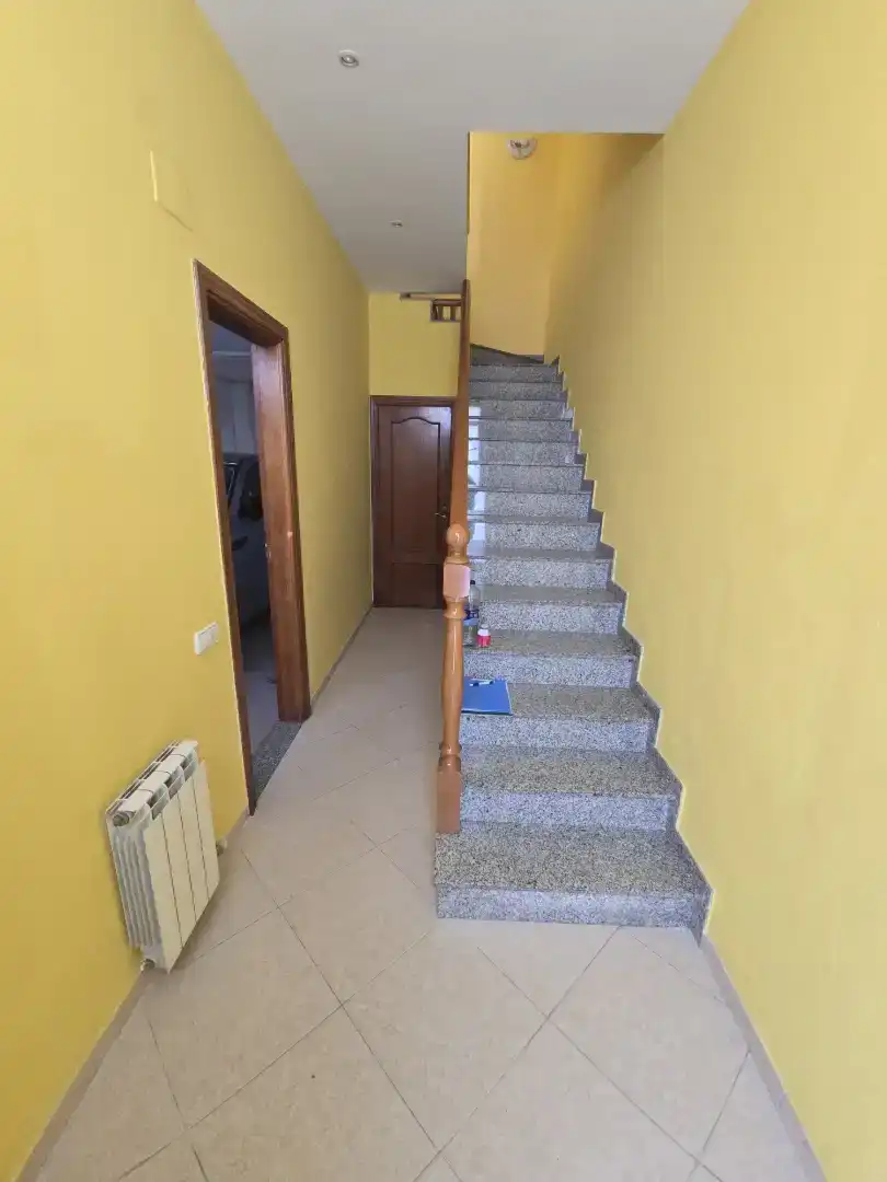 Einfamilien-Reihenhaus zum Verkauf in Mataró mit Klimaanlage und Balkon