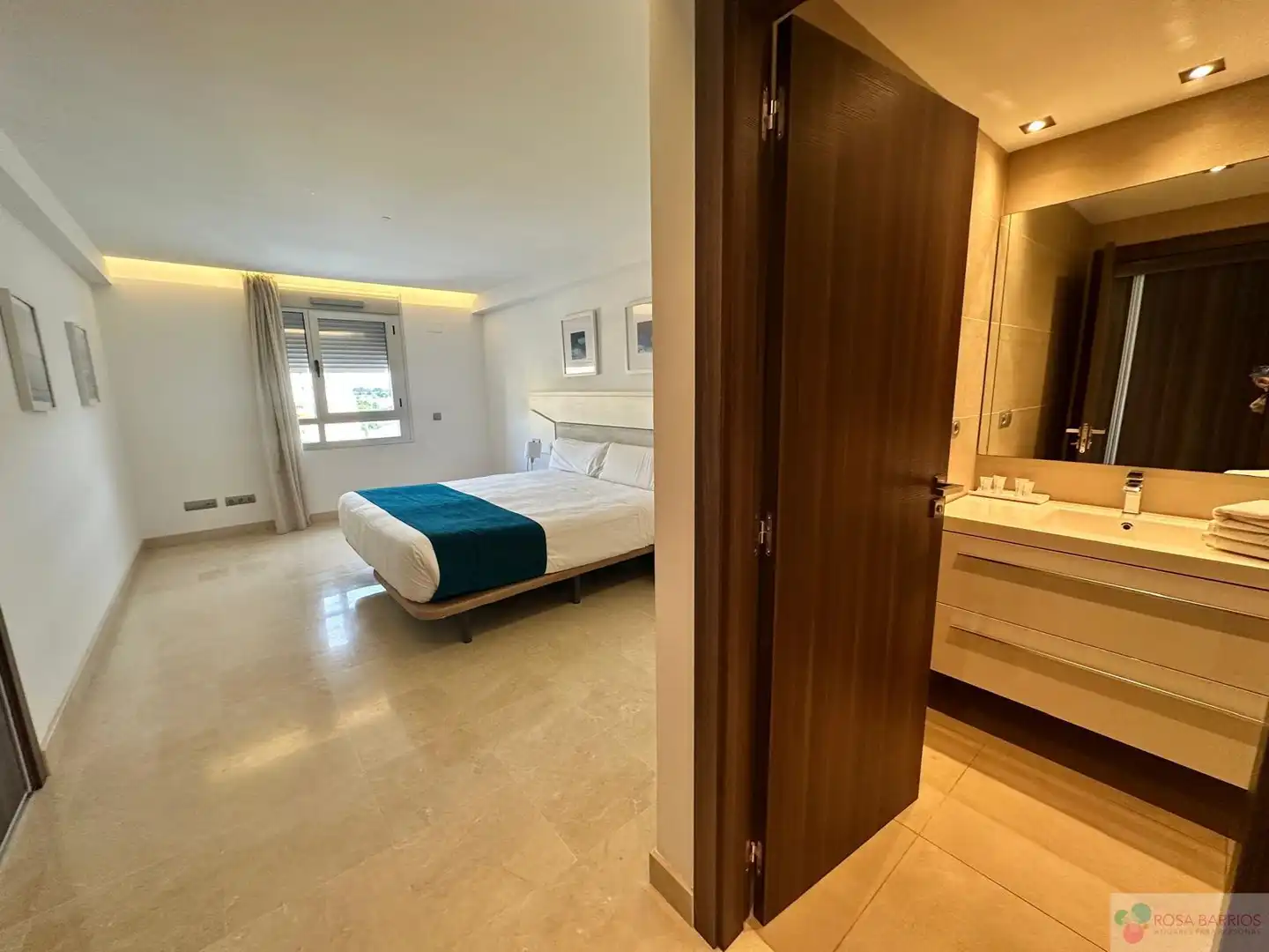 Habitación de Ático en venta en Marbella con Terraza y Piscina comunitaria