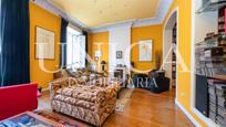 Living room of Flat for sale in  Madrid Capital  with Air Conditioner, Heating and Parquet flooring