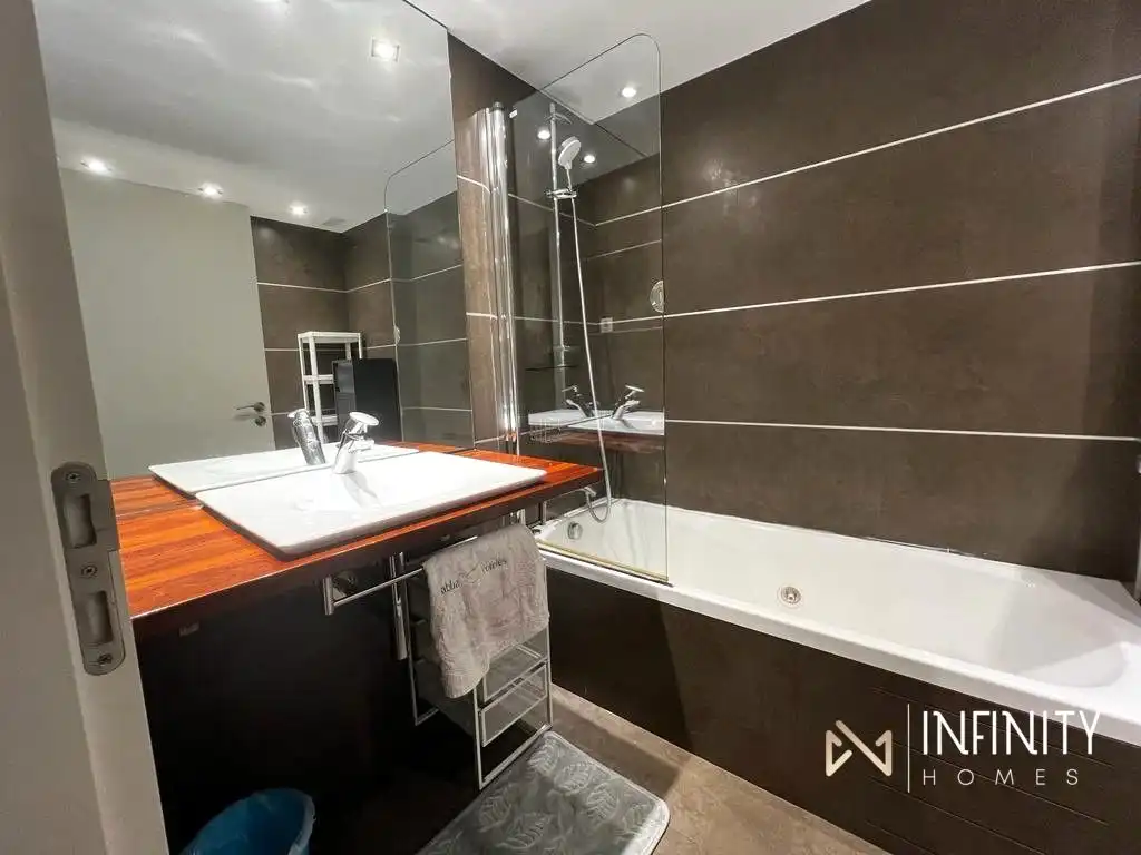 Baño de Piso de alquiler en Bilbao  con Aire acondicionado, Calefacción y Trastero