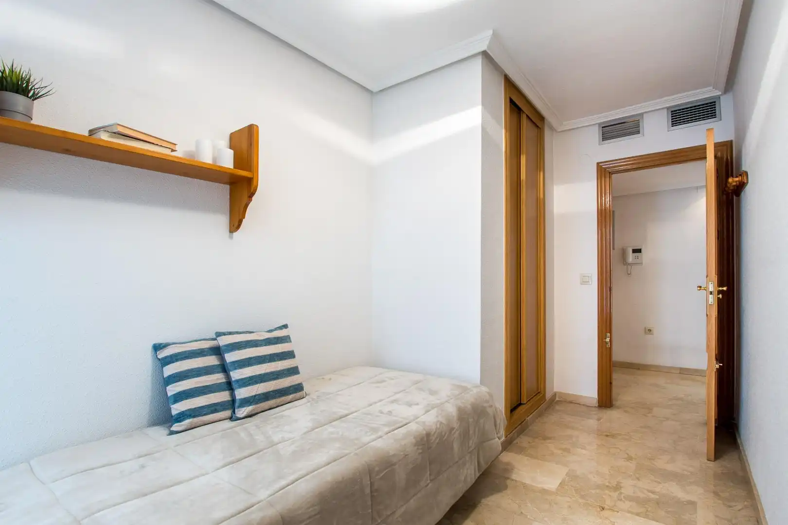 Habitación de Ático en venta en Murcia con Aire acondicionado, Terraza y Trastero