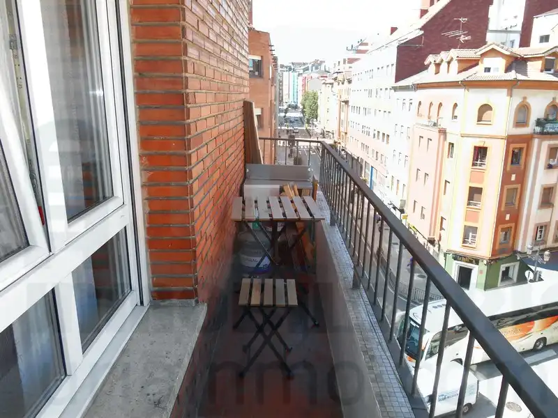 Terrasse von Wohnung zur Miete in Oviedo  mit Heizung, Terrasse und Möbliert