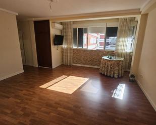 Living room of Flat for sale in Algeciras  with Air Conditioner