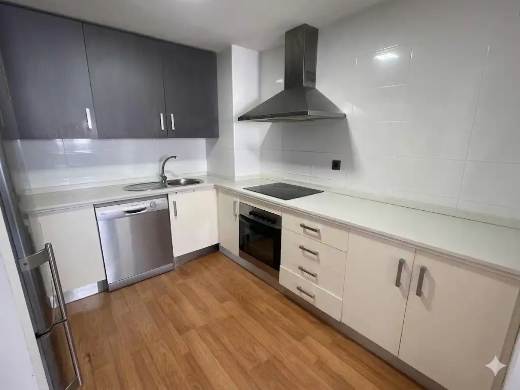 Küche von Wohnung zum Verkauf in Málaga mit Klimaanlage, Terrasse und Abstellraum