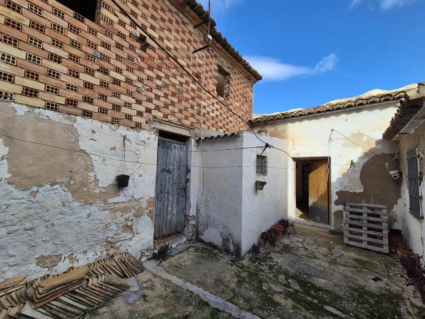 Vista exterior de Casa adosada en venda en Villena amb Moblat