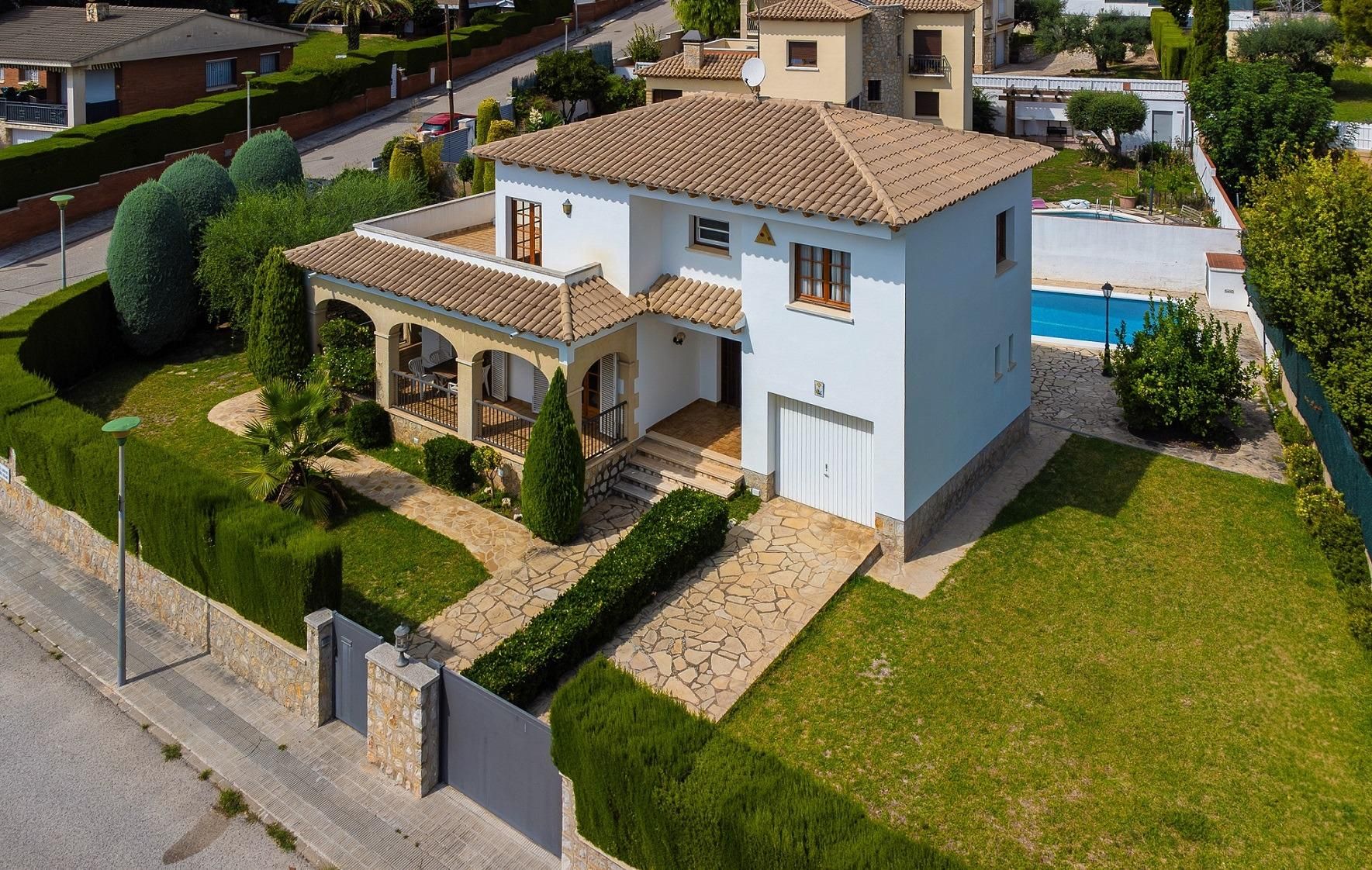 Exterior view of House or chalet for sale in El Vendrell  with Air Conditioner, Private garden and Terrace