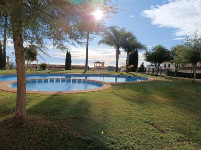 Piscina de Casa adosada en venda en Polop amb Jardí privat, Terrassa i Balcó