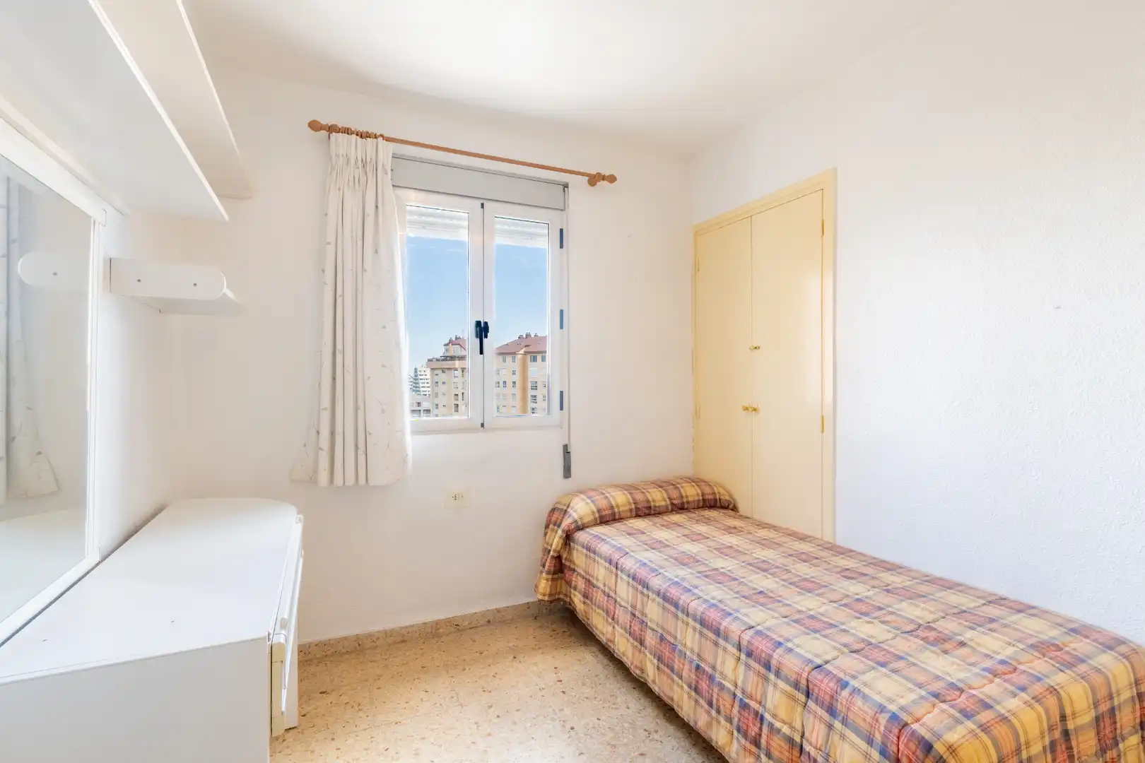 Bedroom of Flat for sale in Valencia  with Air Conditioner, Furnished and Oven